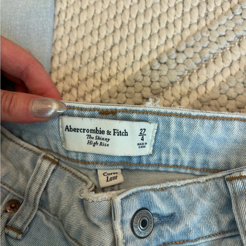 Abercrombie Light Wash Jeans - Picture 4 of 4